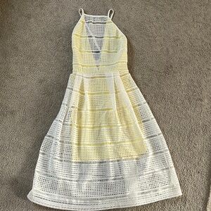 Missguided white dress with yellow underlay size 6 NWT